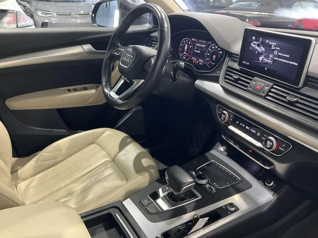 Audi Q5 Амбиентно * Панорама * АвтоКредит (ЦЕНА ДО БГ), снимка 10 - Автомобили и джипове - 56204226