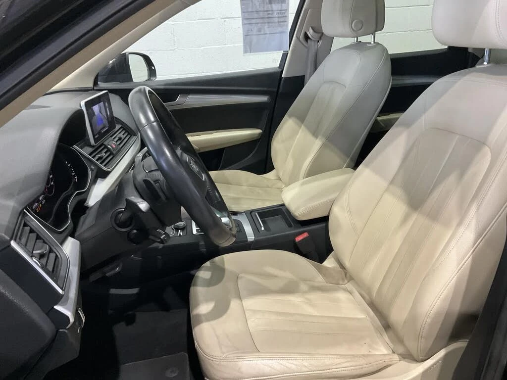 Audi Q5 Амбиентно * Панорама * АвтоКредит (ЦЕНА ДО БГ), снимка 14 - Автомобили и джипове - 56204226