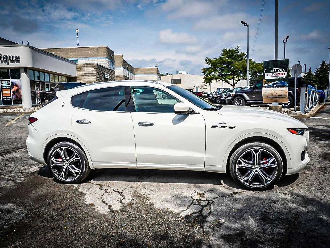 Maserati Levante, снимка 10 - Автомобили и джипове - 56685389
