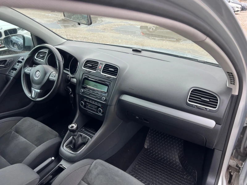 VW Golf 1.6 TDI (КАТО НОВА), снимка 13 - Автомобили и джипове - 49341641