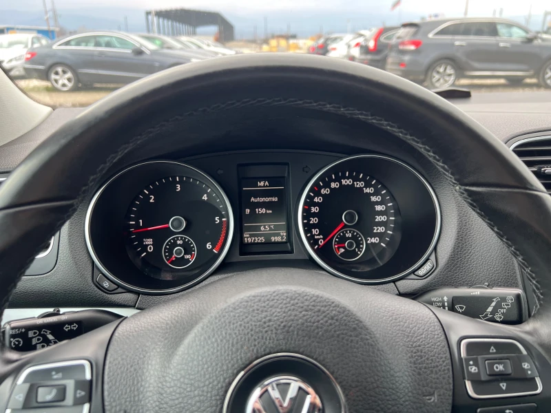 VW Golf 1.6 TDI (КАТО НОВА), снимка 16 - Автомобили и джипове - 49341641