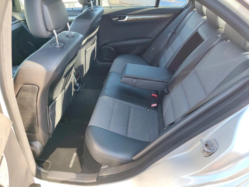 Mercedes-Benz C 220 2.2CDI, снимка 14 - Автомобили и джипове - 51568190
