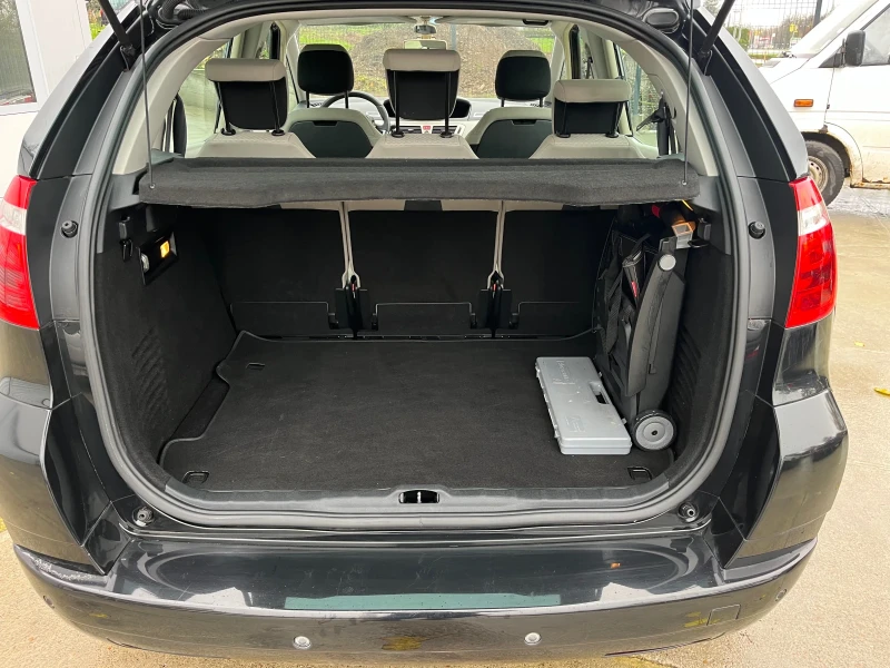 Citroen C4 Picasso 1.8, снимка 13 - Автомобили и джипове - 52469485