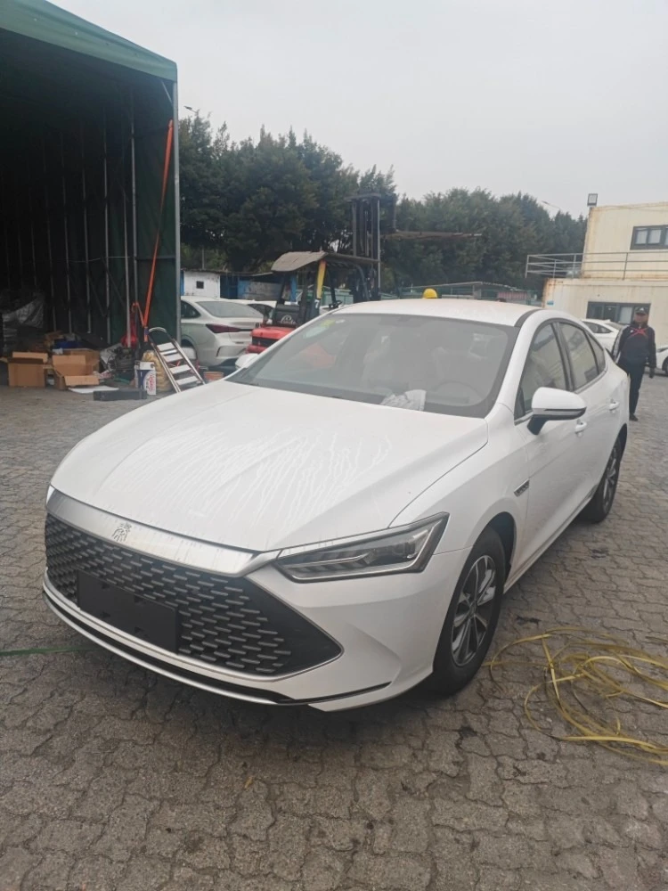 BYD Qin Plus DM-i55 Honor Edition 55KM Leading Type, снимка 1 - Автомобили и джипове - 48524021