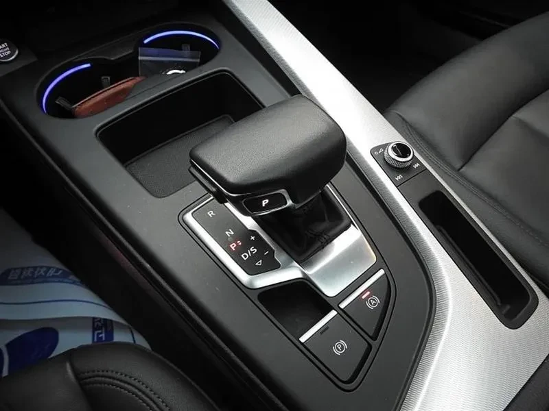 Audi A4 (B9) 40 Tfsi, снимка 11 - Автомобили и джипове - 54995364