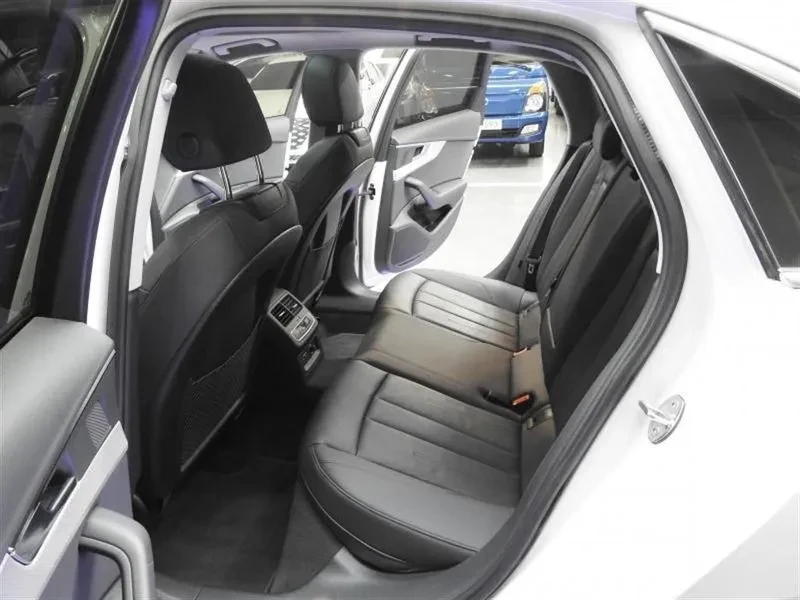 Audi A4 (B9) 40 Tfsi, снимка 14 - Автомобили и джипове - 54995364