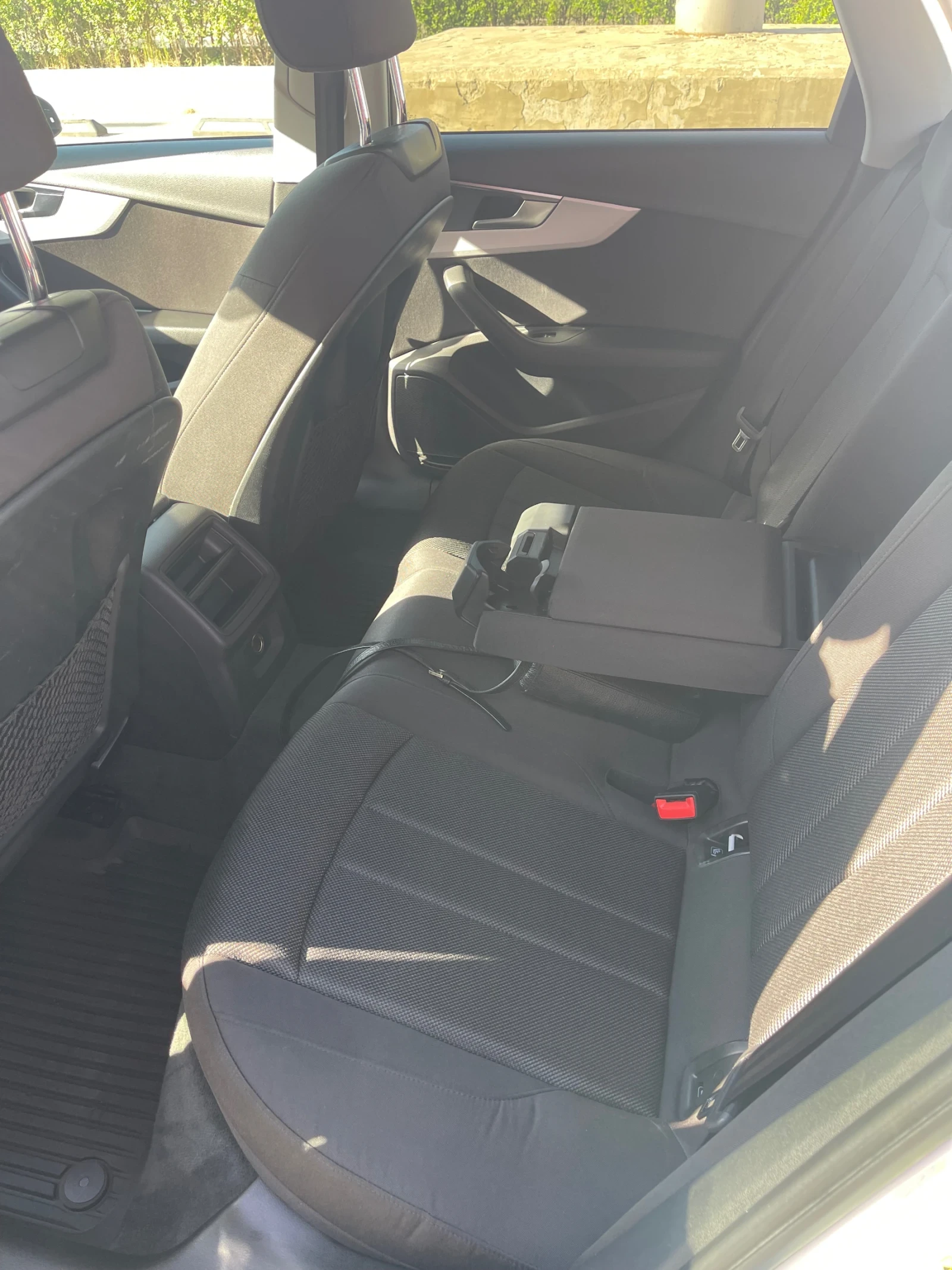 Audi A4 2, 0 TDI, S line, 150 К.с - изображение 5