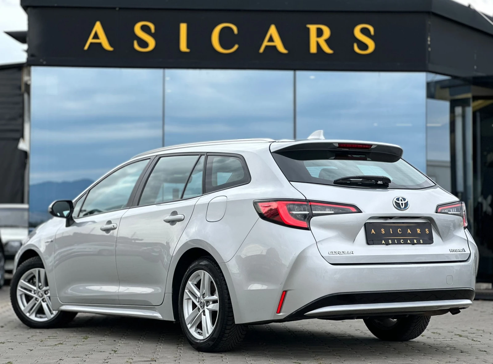 Toyota Corolla / 1.8 HYBRID / 122 HP / ГАРАНЦИЯ ДО 2031 ГОДИНА /  - изображение 3