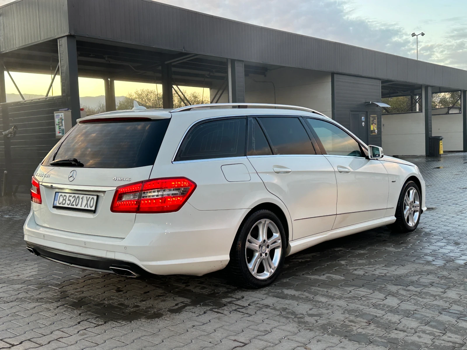 Mercedes-Benz E 350  - изображение 4