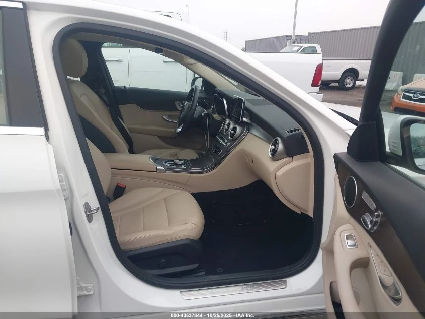 Mercedes-Benz C 300  - изображение 7