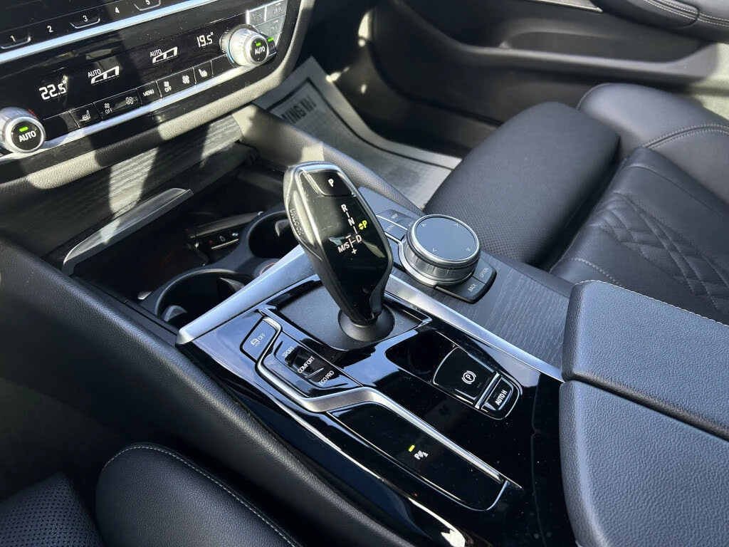 BMW 530 xDrive* АвтоКредит* (ЦЕНА ДО БГ), снимка 12 - Автомобили и джипове - 53771865