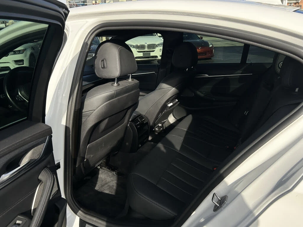 BMW 530 xDrive* АвтоКредит* (ЦЕНА ДО БГ), снимка 15 - Автомобили и джипове - 53771865