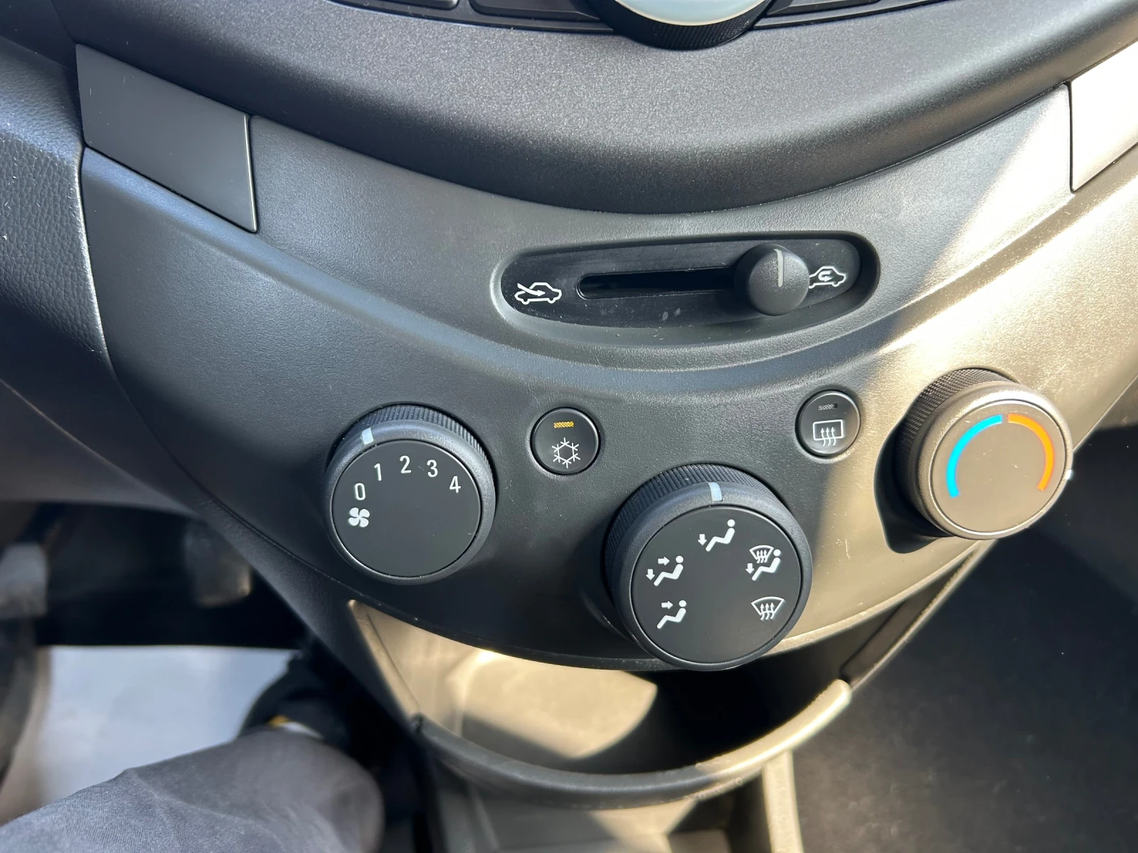 Chevrolet Spark 1.0i GAZ, снимка 11 - Автомобили и джипове - 53856202