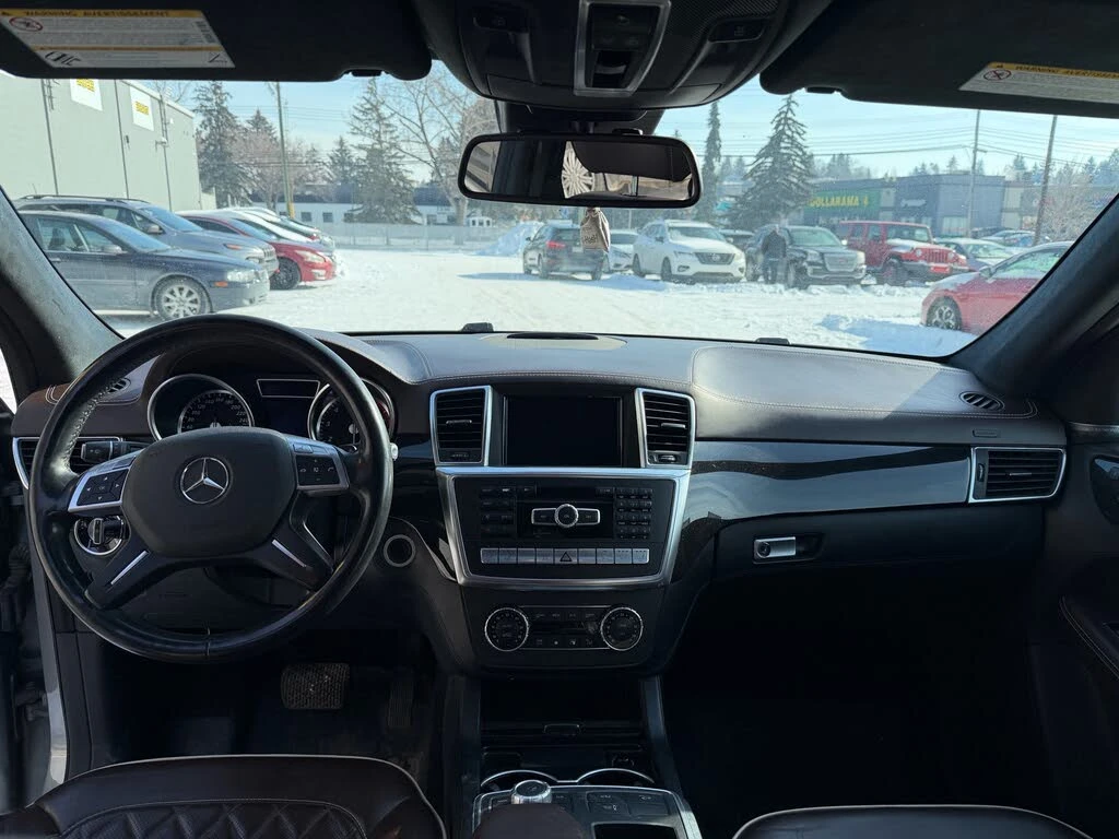 Mercedes-Benz ML 550 4MATIC* DESIGNO* HARMAN* 360 КАМЕРИ* ОБДУХ* FULL, снимка 10 - Автомобили и джипове - 54108218