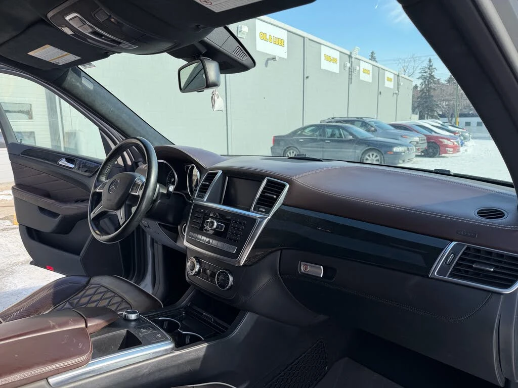 Mercedes-Benz ML 550 4MATIC* DESIGNO* HARMAN* 360 КАМЕРИ* ОБДУХ* FULL, снимка 9 - Автомобили и джипове - 54108218