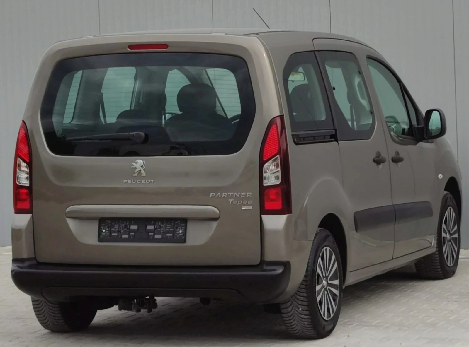 Peugeot Partner 1.6HDI* FACELIFT* , снимка 3 - Автомобили и джипове - 54478889