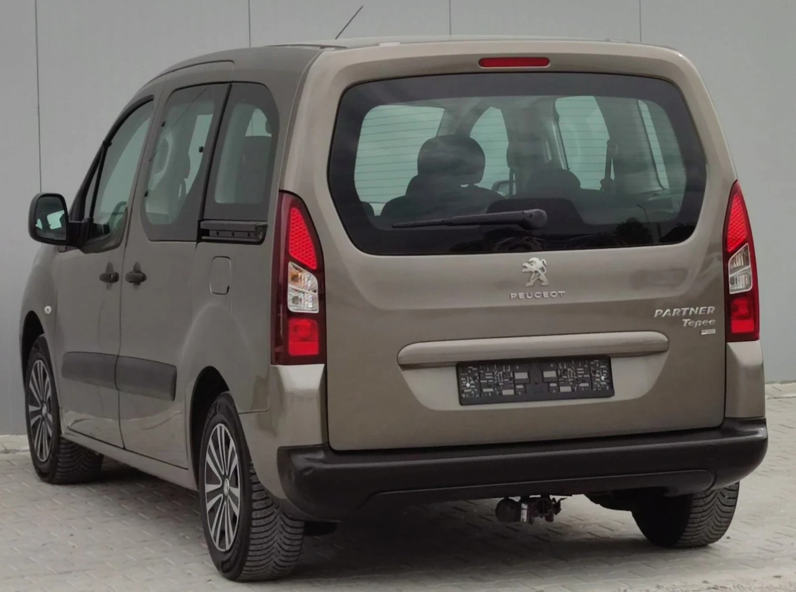 Peugeot Partner 1.6HDI* FACELIFT* , снимка 5 - Автомобили и джипове - 54478889
