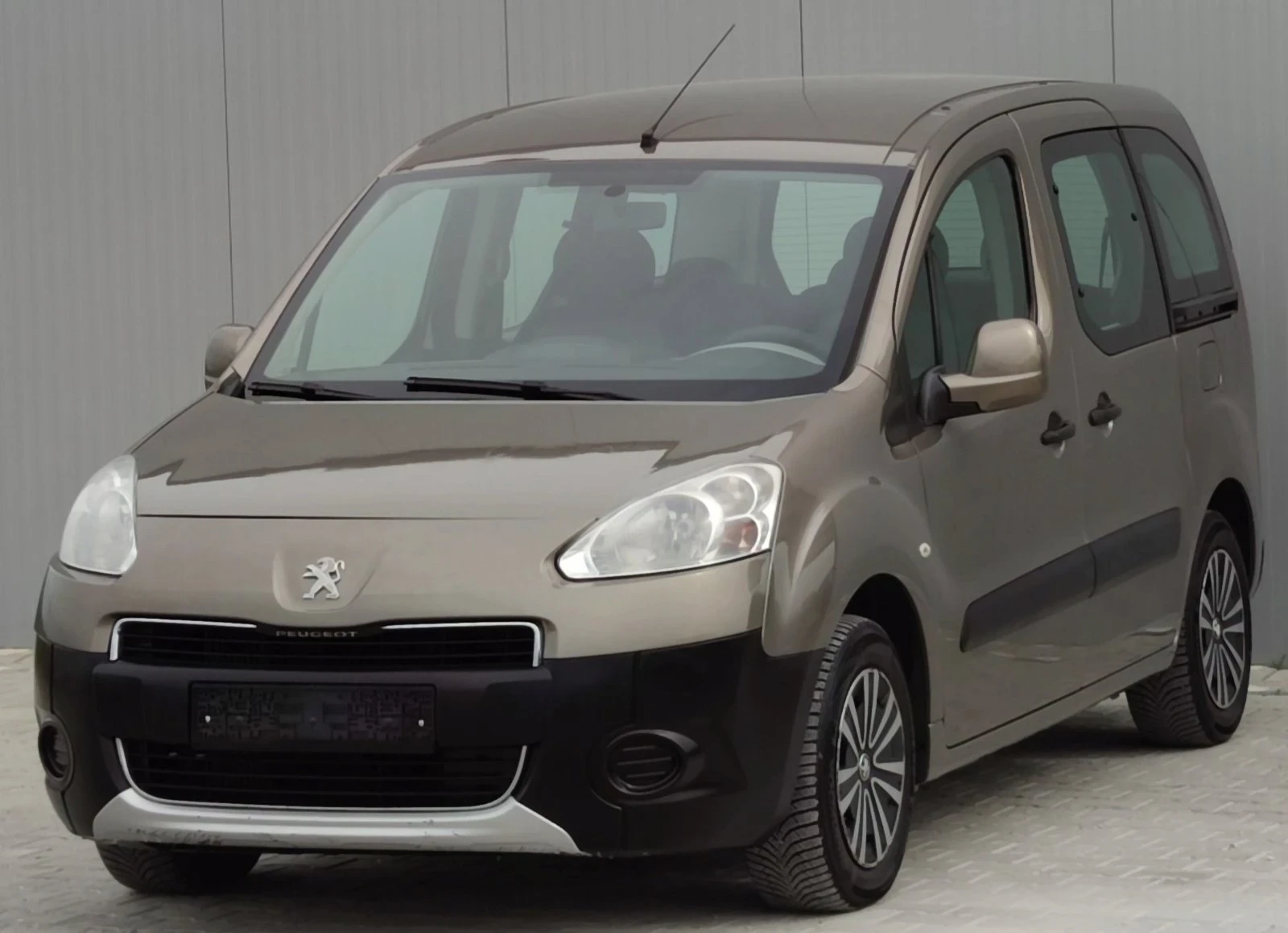 Peugeot Partner 1.6HDI* FACELIFT* , снимка 7 - Автомобили и джипове - 54478889
