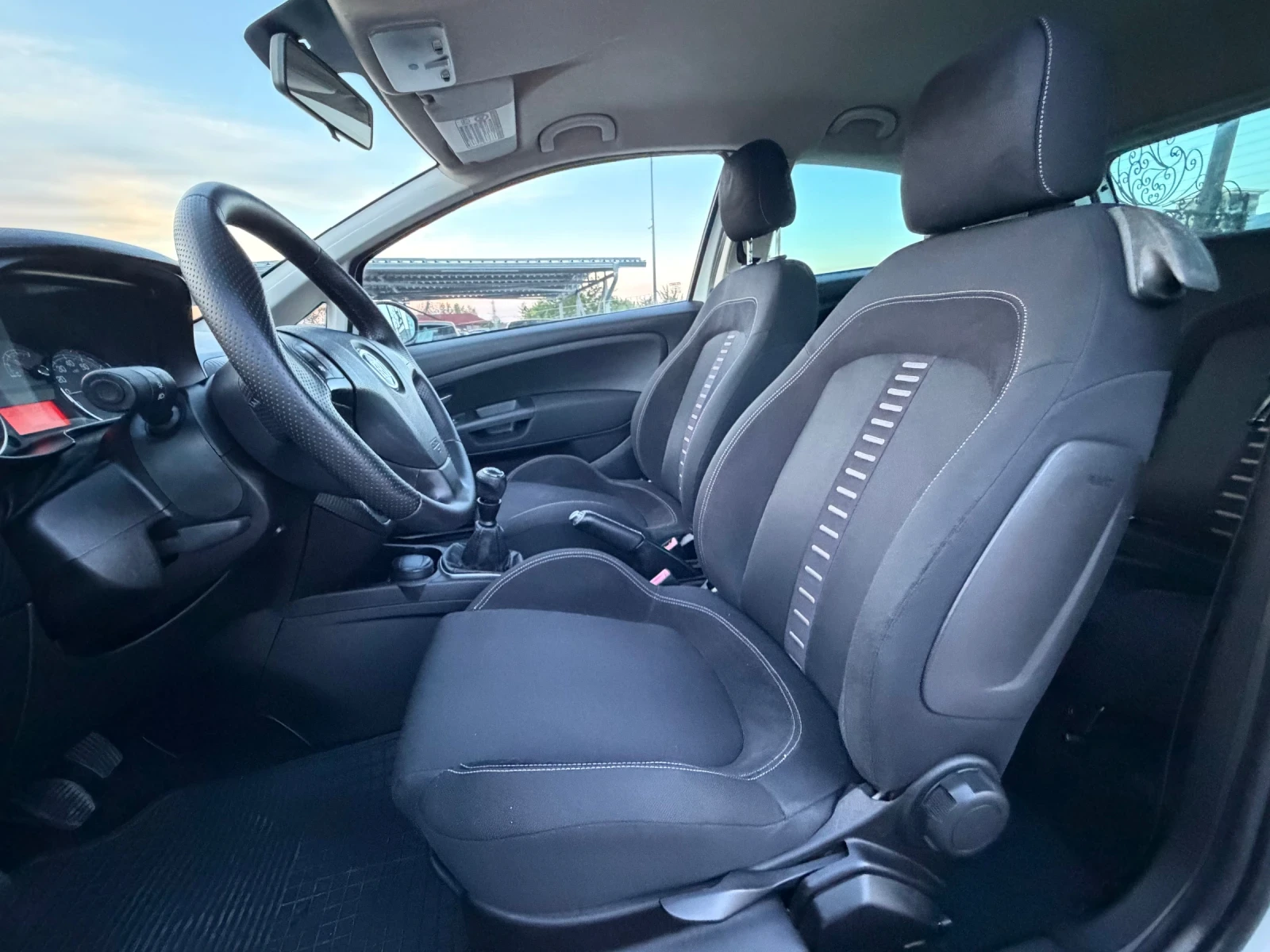 Fiat Punto 1.4i TURBO, снимка 6 - Автомобили и джипове - 55063393