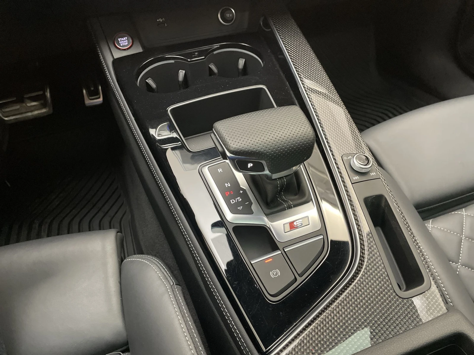 Audi S4 3.0 TFSI * Technik * АвтоКредит * (ЦЕНА ДО БГ), снимка 13 - Автомобили и джипове - 55617441