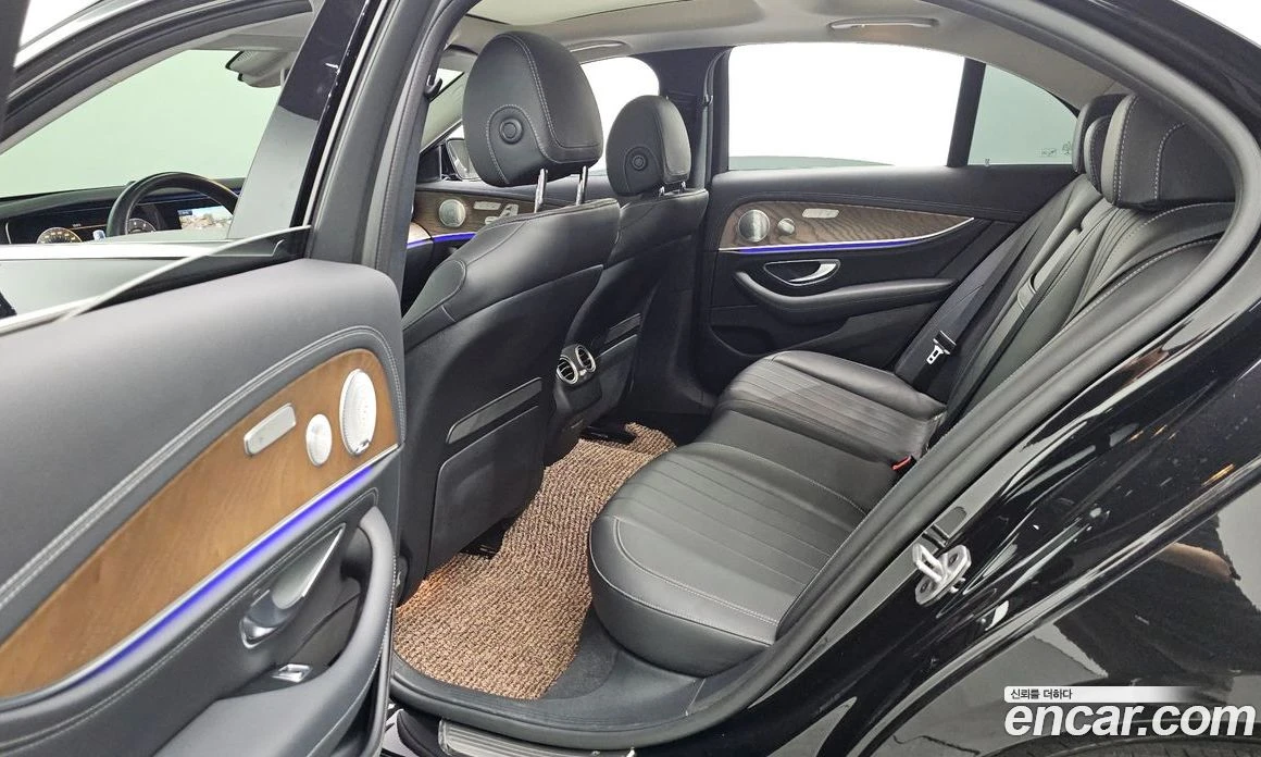 Mercedes-Benz E 300 E300 4MATIC Exclusive, снимка 13 - Автомобили и джипове - 55697206
