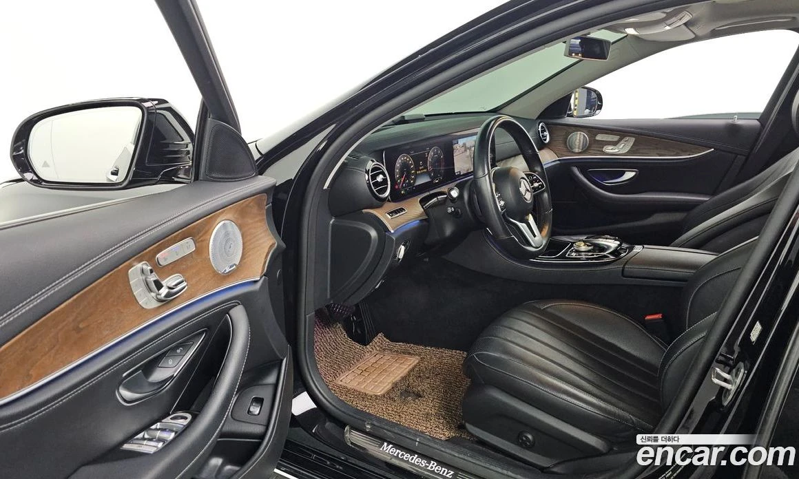Mercedes-Benz E 300 E300 4MATIC Exclusive, снимка 10 - Автомобили и джипове - 55697206