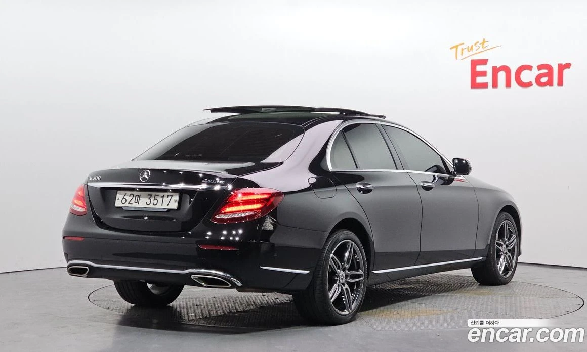 Mercedes-Benz E 300 E300 4MATIC Exclusive, снимка 2 - Автомобили и джипове - 55697206