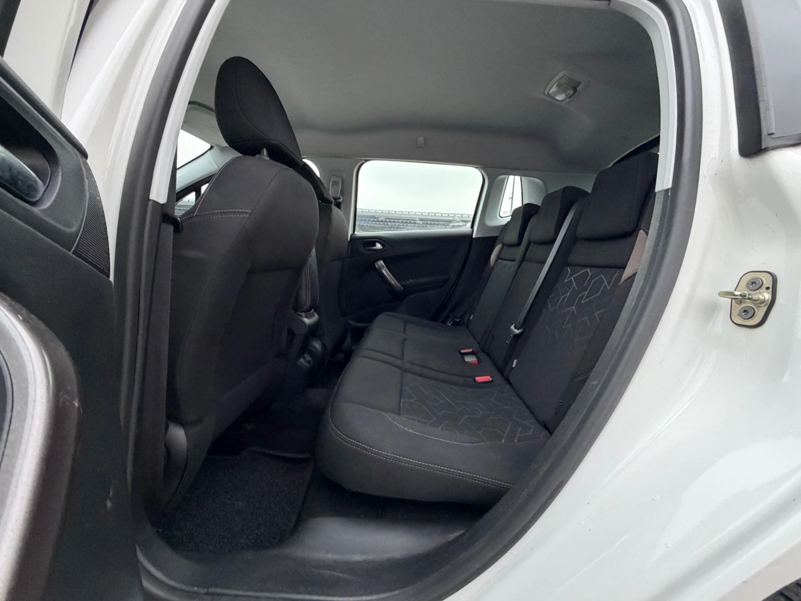 Peugeot 2008 1.4HDI ИТАЛИЯ, снимка 8 - Автомобили и джипове - 56665687