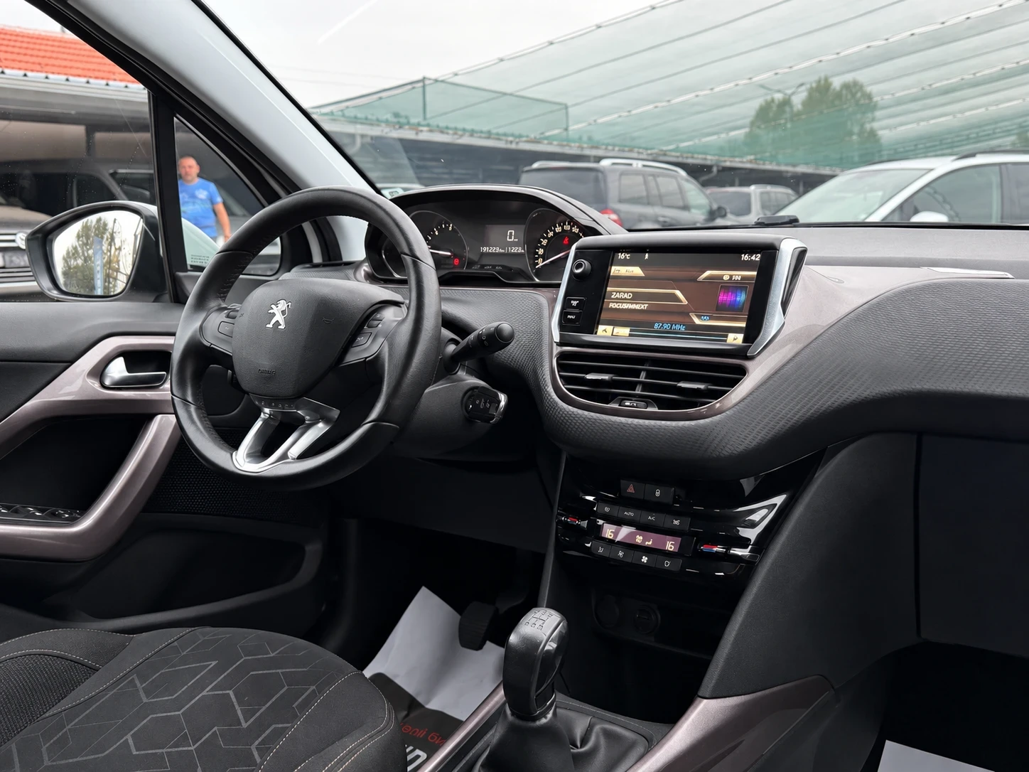 Peugeot 2008 1.4HDI ИТАЛИЯ, снимка 14 - Автомобили и джипове - 56665687