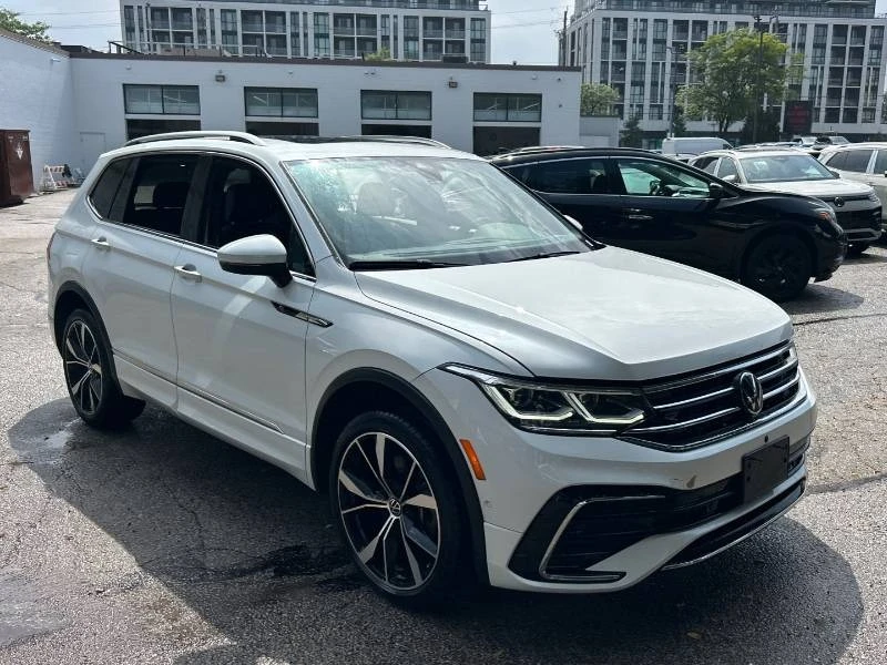 VW Tiguan * Highline * R-LINE * 4MOTION * CARFAX, снимка 3 - Автомобили и джипове - 55989548