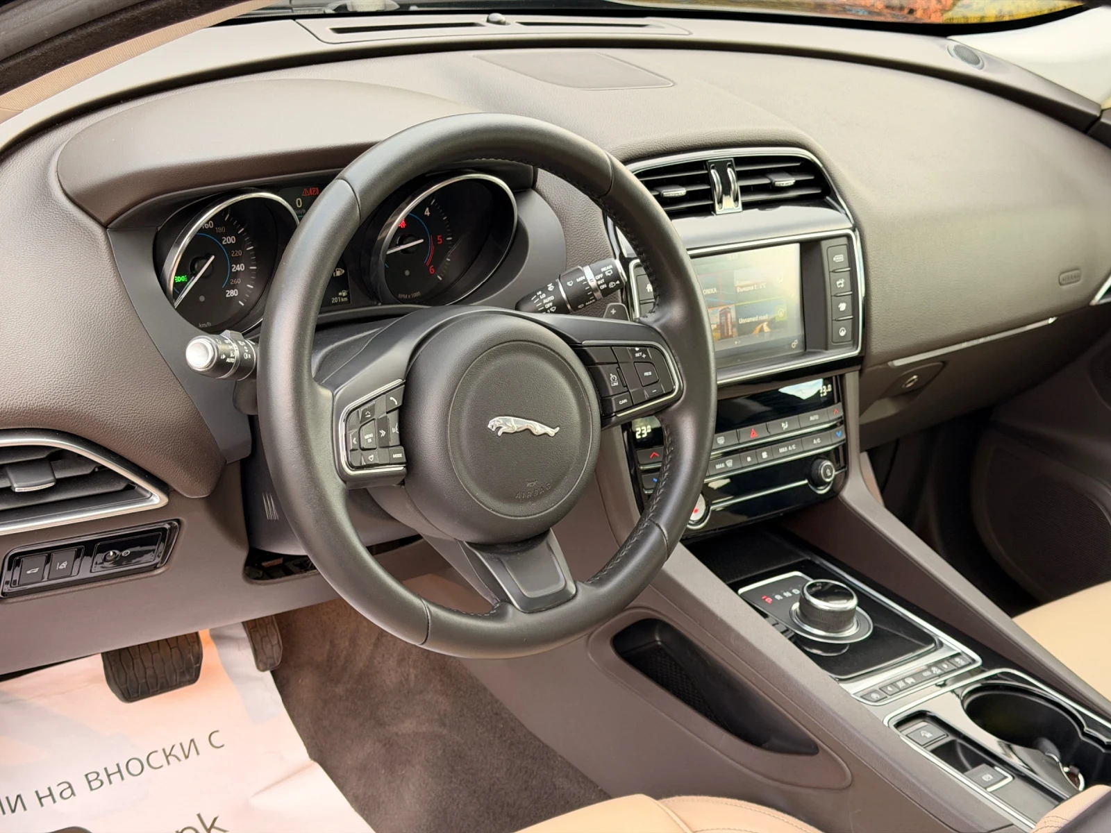 Jaguar F-PACE 2.0d-180КС-ПАНОРАМА-КОЖА-РЕКАРО-LED-КАТО НОВА!!! - изображение 10