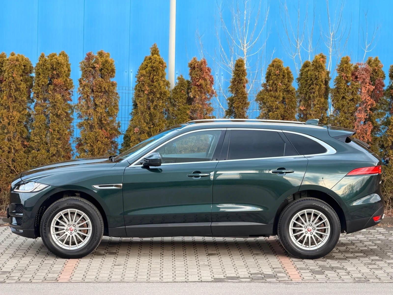 Jaguar F-PACE 2.0d-180КС-ПАНОРАМА-КОЖА-РЕКАРО-LED-КАТО НОВА!!! - изображение 8