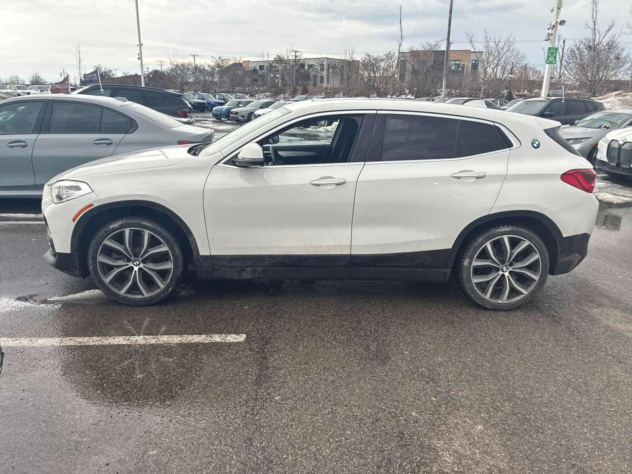 BMW X2 * xDrive28i * PANORAMA* ПОДГРЕВИ* + ГУМИ С ДЖАНТИ, снимка 2 - Автомобили и джипове - 54168993