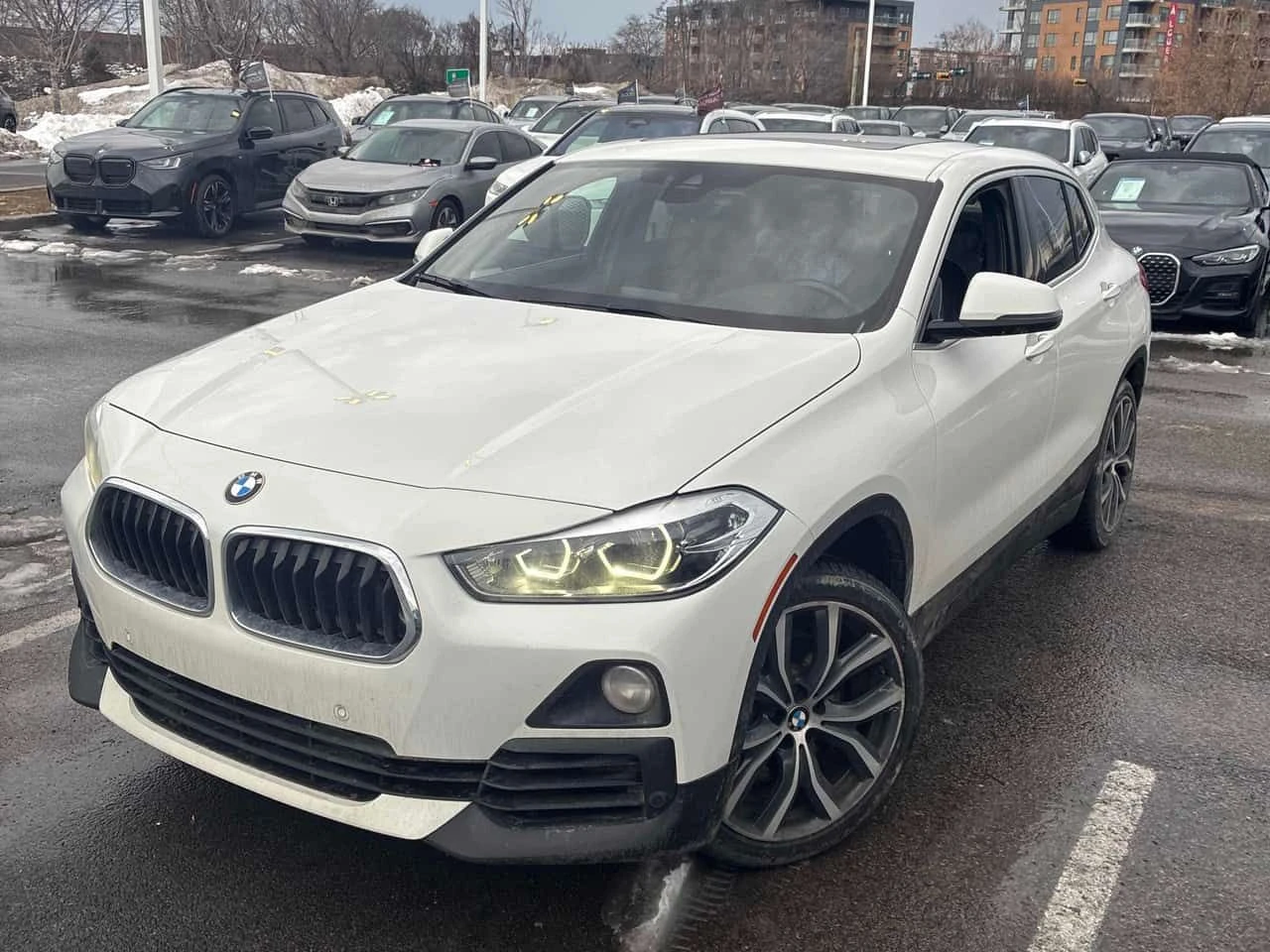 BMW X2 * xDrive28i * PANORAMA* ПОДГРЕВИ* + ГУМИ С ДЖАНТИ