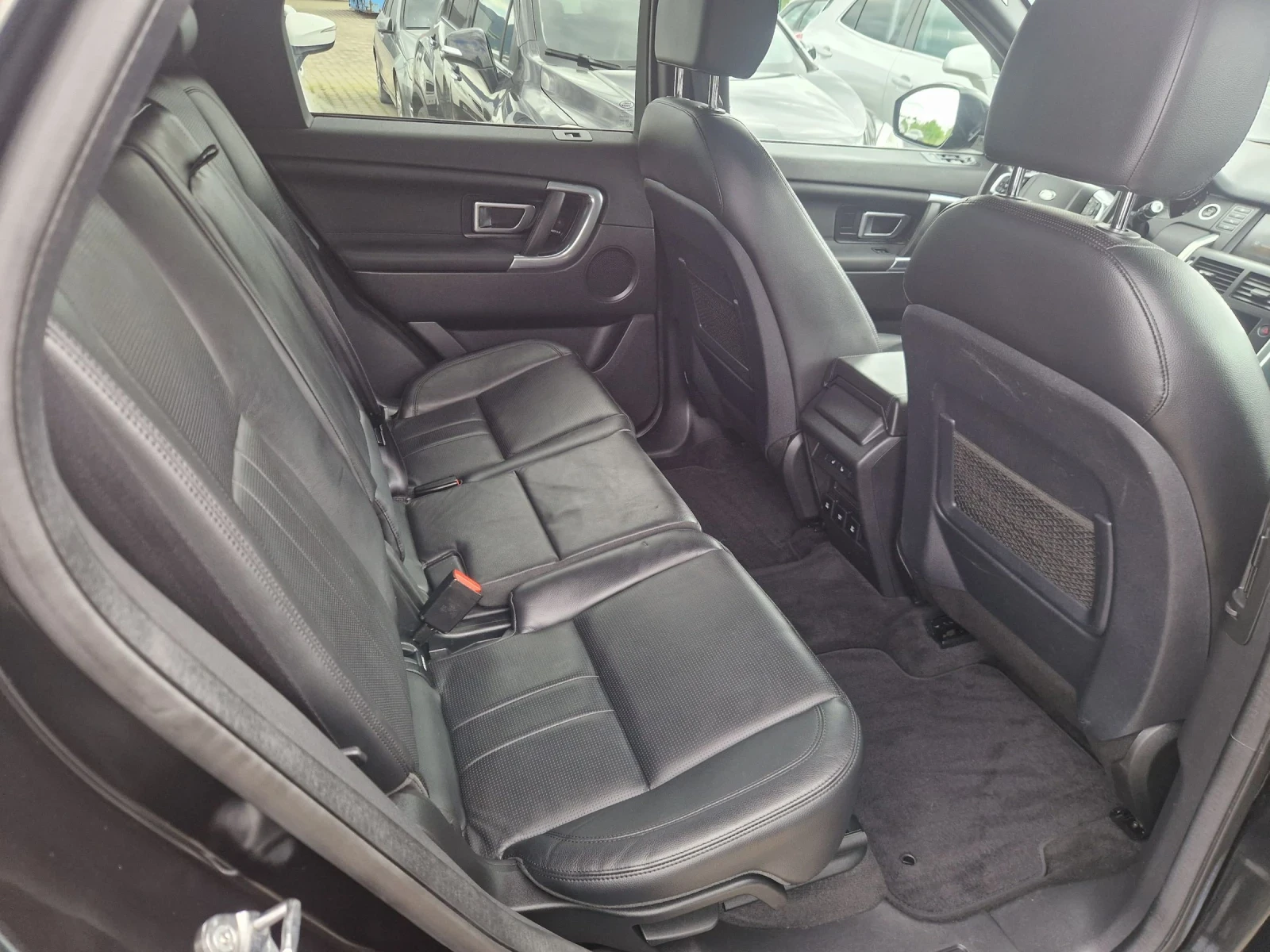 Land Rover Discovery Sport 2.0 SI4 , HSE 100% реални км, снимка 9 - Автомобили и джипове - 55165532