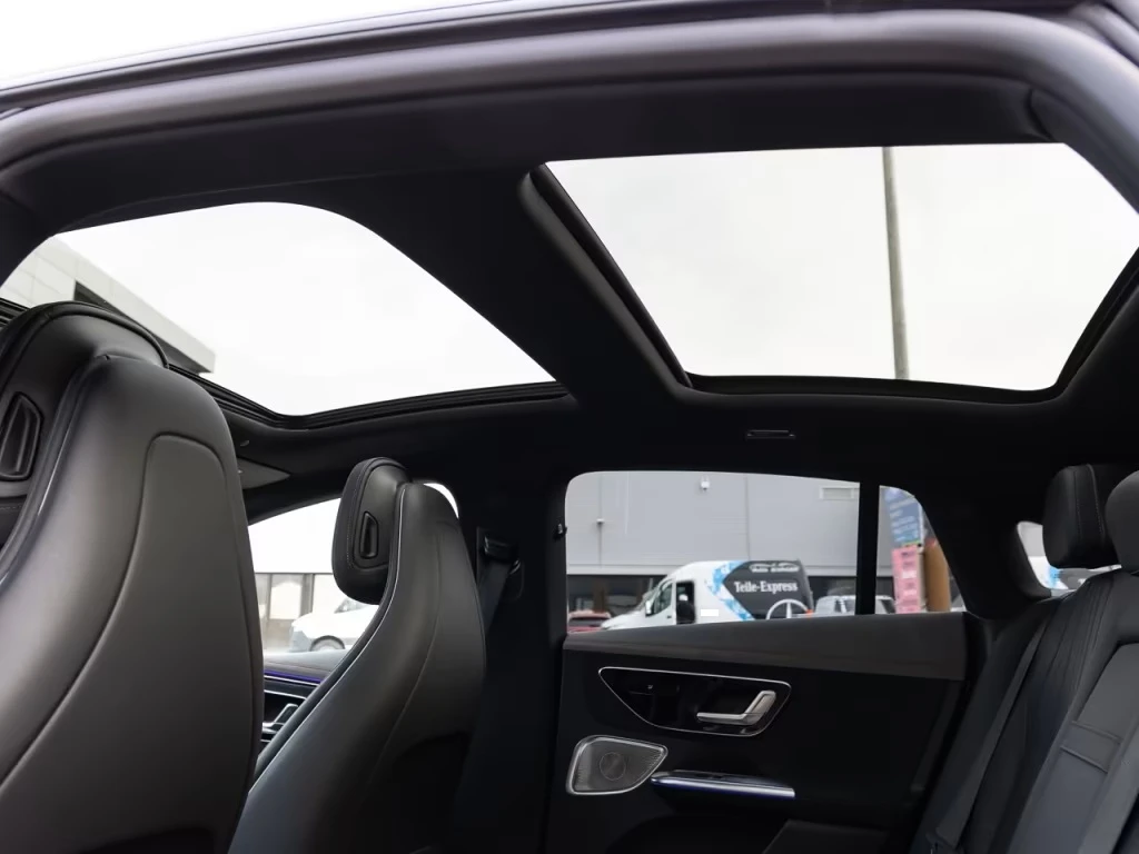 Mercedes-Benz EQE 350 4M AMG Line /Burm/360 /Pano/Distr/KeyGo, снимка 11 - Автомобили и джипове - 55220610