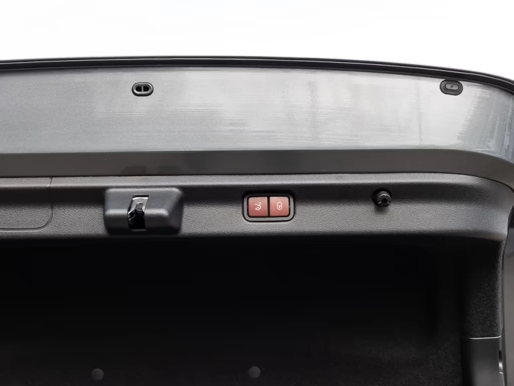 Mercedes-Benz EQE 350 4M AMG Line /Burm/360 /Pano/Distr/KeyGo, снимка 14 - Автомобили и джипове - 55220610