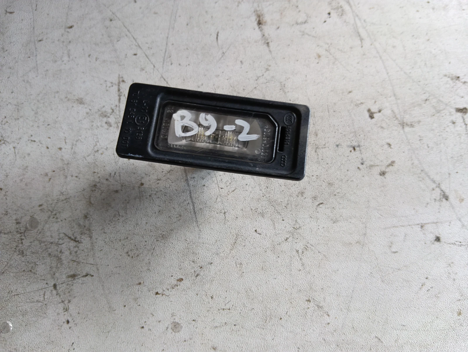 плафон регистрационен номер 4G0943021 Audi A4