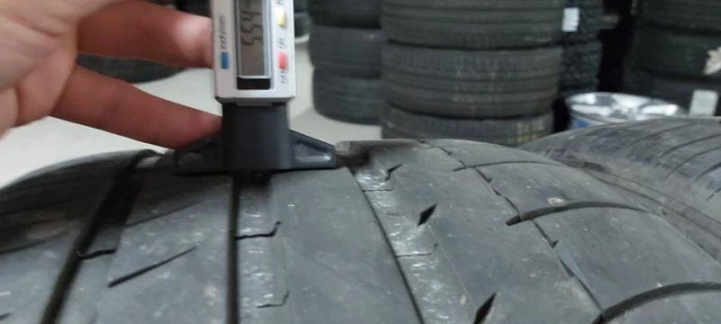 Гуми Зимни 225/45R17, снимка 5 - Гуми и джанти - 29880204