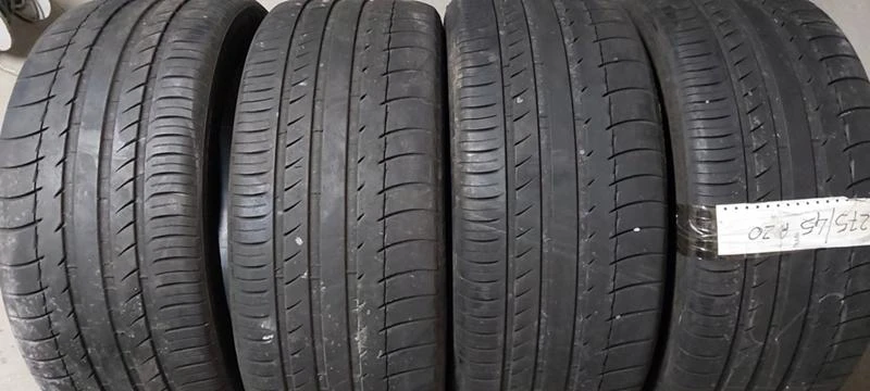 Гуми Зимни 225/45R17, снимка 1 - Гуми и джанти - 29880204