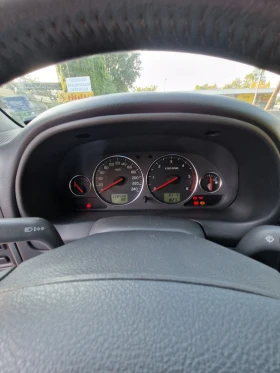 Volvo V40, снимка 13