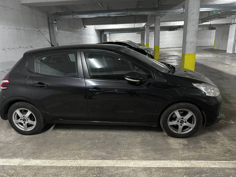 Peugeot 208, снимка 2 - Автомобили и джипове - 47883636