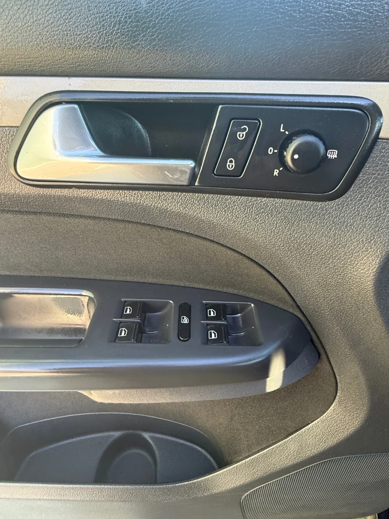 VW Touran 1.9, снимка 8 - Автомобили и джипове - 52614622