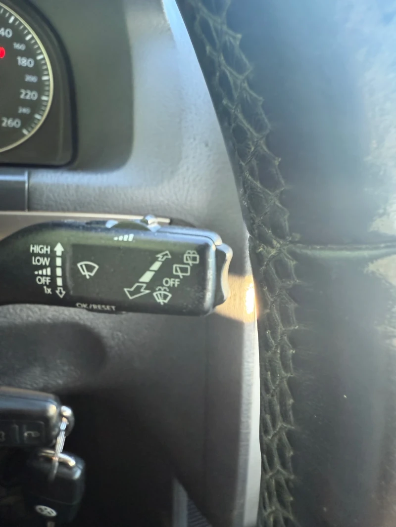 VW Touran 1.9, снимка 12 - Автомобили и джипове - 52614622