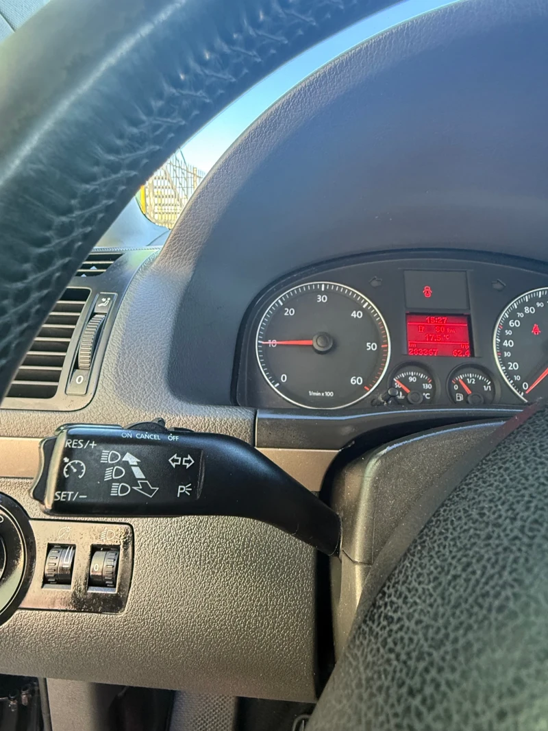 VW Touran 1.9, снимка 11 - Автомобили и джипове - 52614622