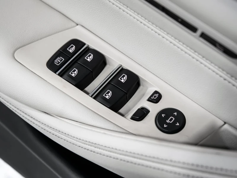 BMW 550 * M550i * CARFAX * ЦЕНА ДО БЪЛГАРИЯ, снимка 12 - Автомобили и джипове - 52969006