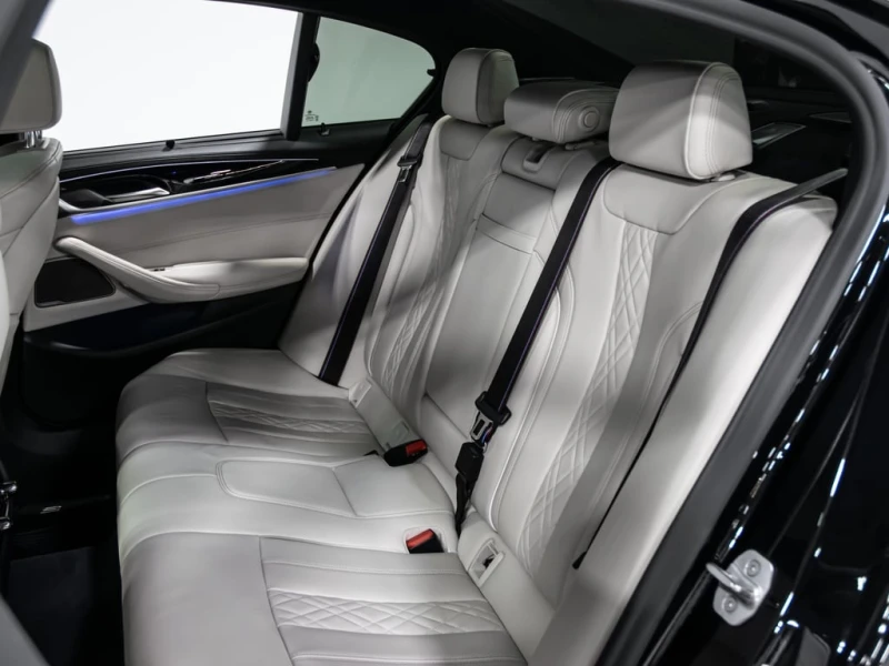BMW 550 * M550i * CARFAX * ЦЕНА ДО БЪЛГАРИЯ, снимка 10 - Автомобили и джипове - 52969006