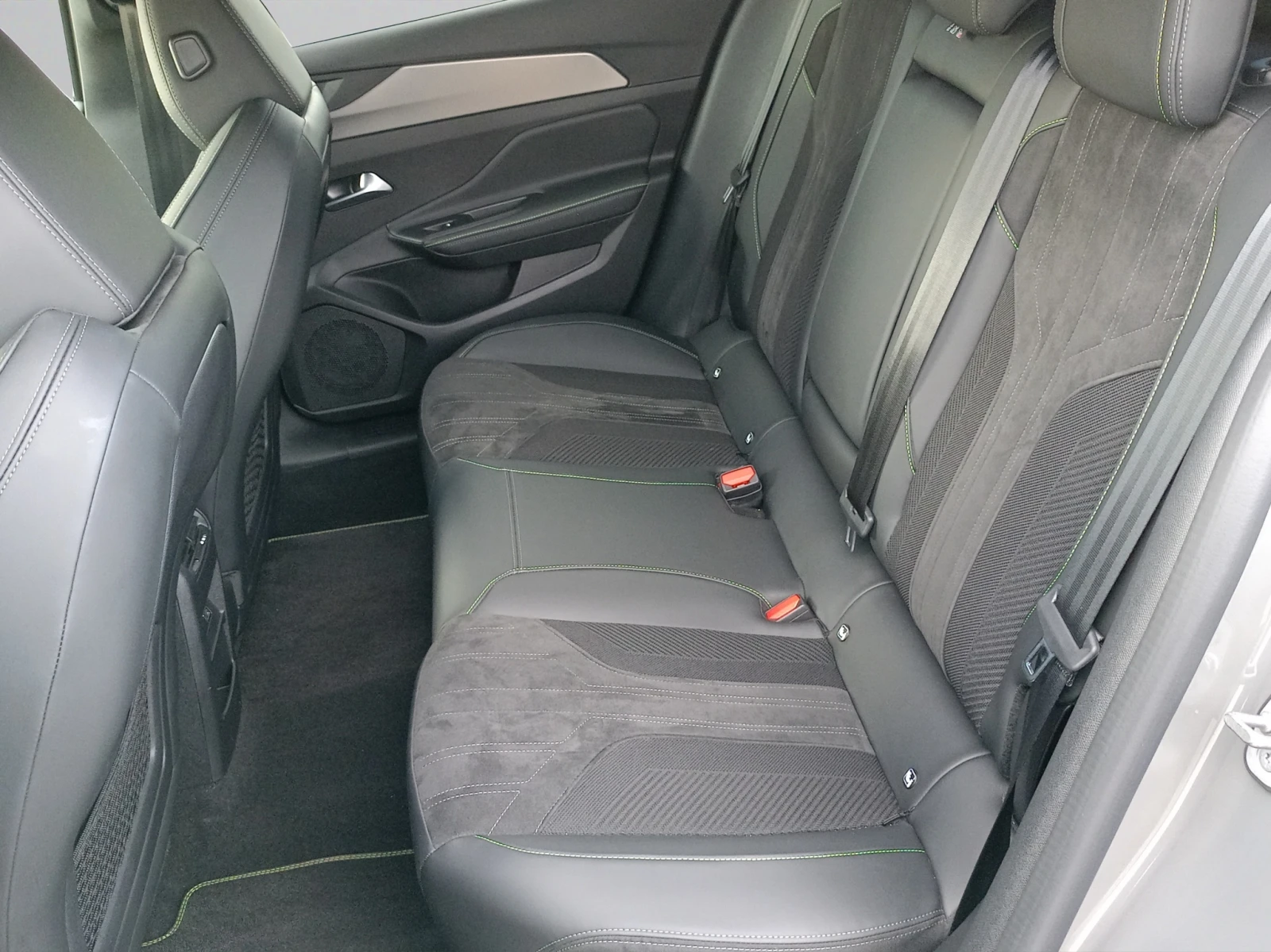 Peugeot 408 GT 1, 6 Plug-in HYBRID 2WD 225 | Mobile.bg   11