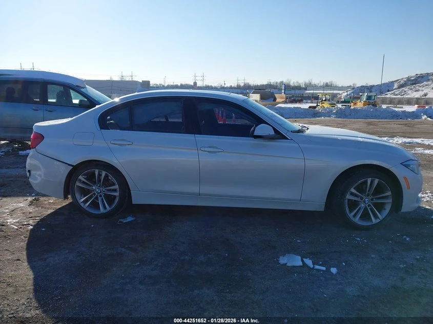 BMW 330 2l I, снимка 13 - Автомобили и джипове - 53958409