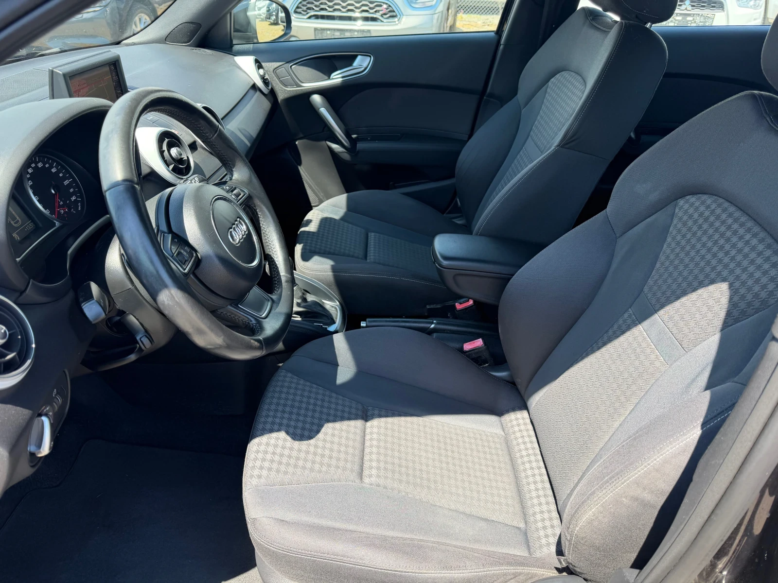 Audi A1 1.4 SPORTBACK ШВЕЙЦАРИЯ АВТОМАТ, снимка 11 - Автомобили и джипове - 54388052